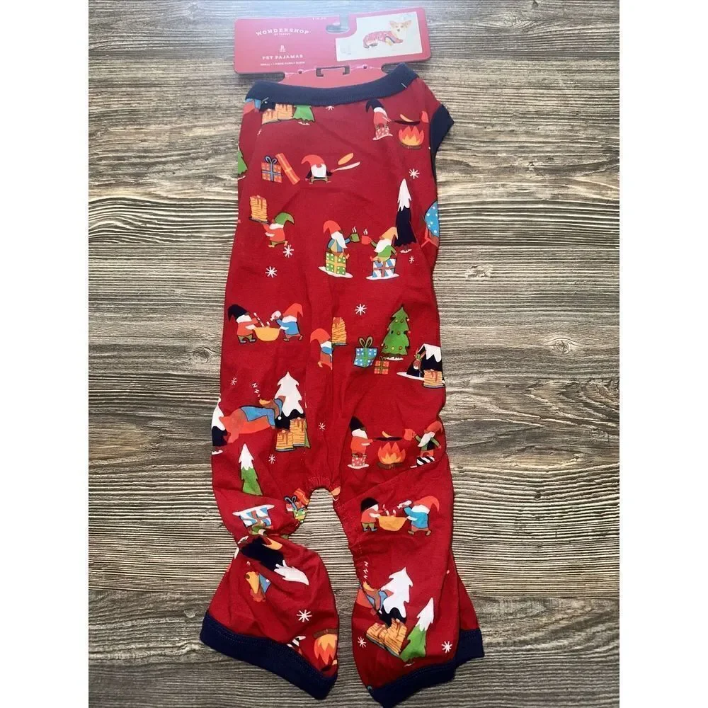 NWT, Size Small Dog Holiday Gnomes Print outfit. NWT. L